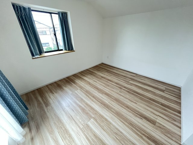 今谷上町戸建の洋室