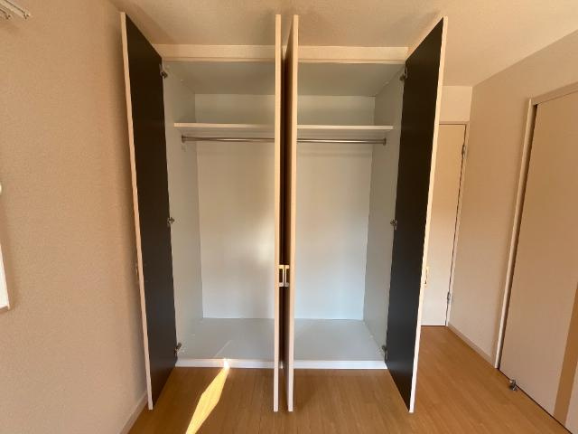 スカイヒルズ光　朝日の収納|南洋室クローゼット