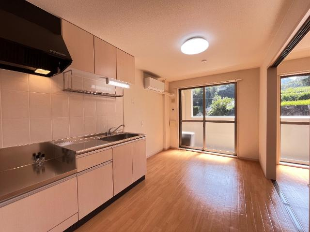 スカイヒルズ光　朝日の居間・リビング|リビング