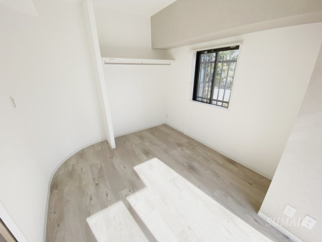 ＩＳＭ新小岩の洋室|オープン収納付き☆