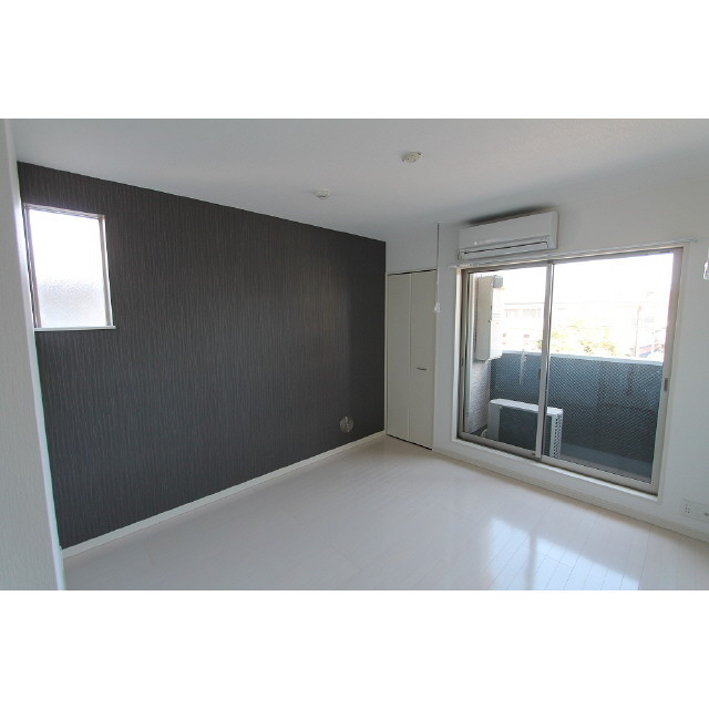 クイーンズコートⅡの居間・リビング