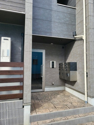 【エントランス】 | ＫｏｍｏｒｅｂｉＣｏｕｒｔ