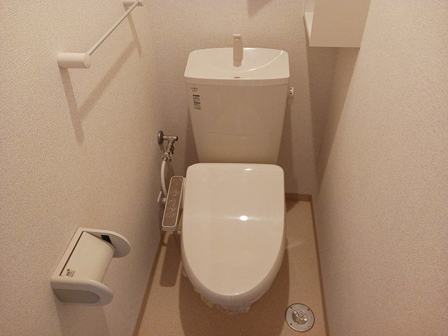 ベルソレイユⅡのトイレ|コンパクトで使いやすいトイレです