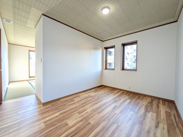 八王子市　中野山王　中古戸建ての洋室|～2階8.0帖の和室と行き来のしやすい6.5帖の洋室です～