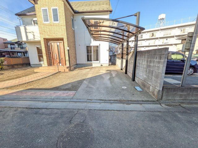 八王子市　中野山王　中古戸建ての駐車場|～最大4台駐車可能カースペース～