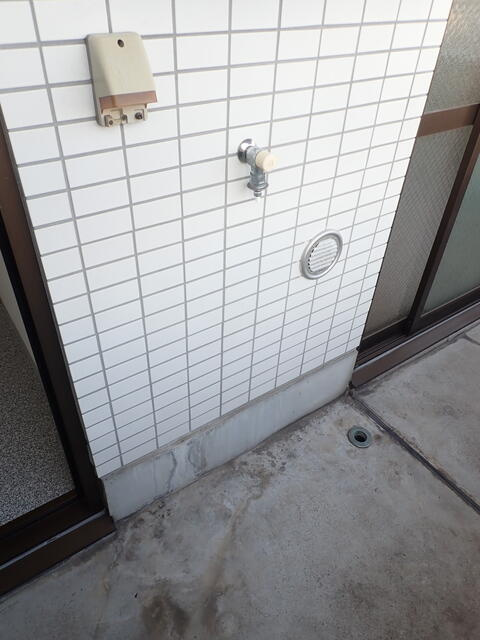 室外洗濯機置場です。