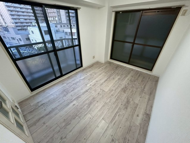 シティライフエステート難波南の洋室