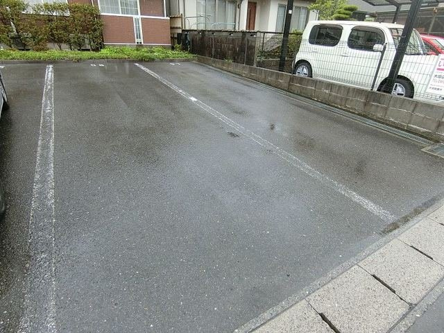 ソレアードＡの駐車場