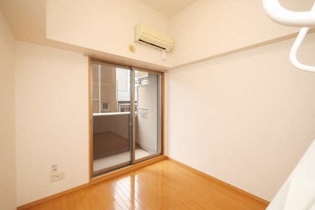 エステムコート難波ＷＥＳＴ−ＳＩＤＥ大阪ドーム前の居間・リビング