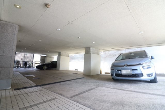 【駐車場】