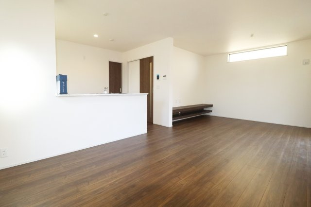 郡山市安積町荒井字安倍　　　　1号棟　　　安積第1小学校、安積中学区　の居間・リビング