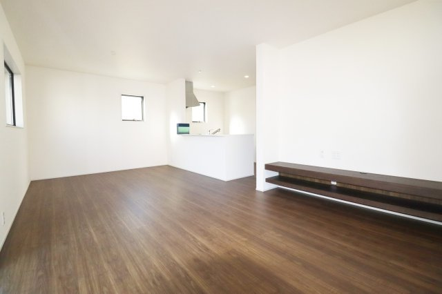 郡山市安積町荒井字安倍　　　　1号棟　　　安積第1小学校、安積中学区　の居間・リビング