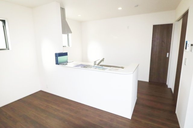 郡山市安積町荒井字安倍　　　　1号棟　　　安積第1小学校、安積中学区　のキッチン