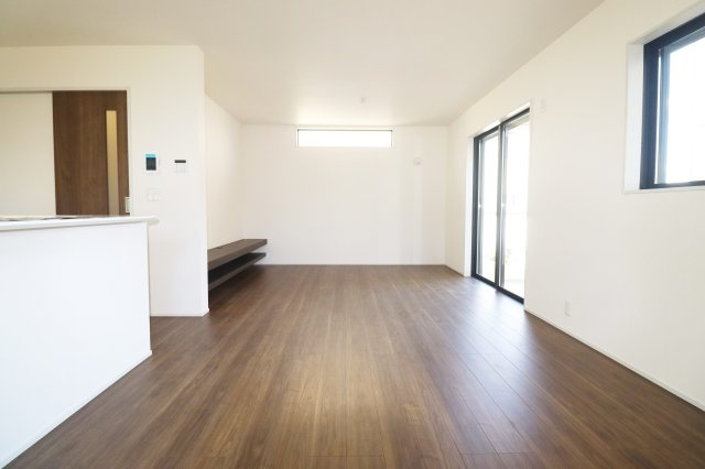 郡山市安積町荒井字安倍　　　　1号棟　　　安積第1小学校、安積中学区　の居間・リビング