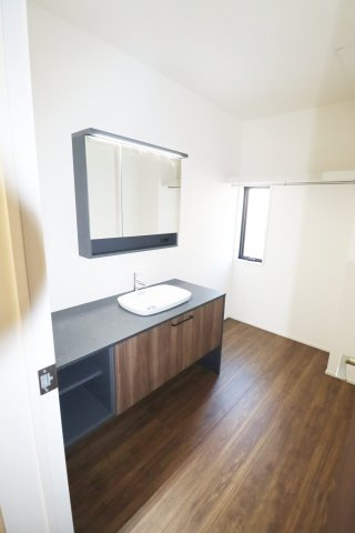 郡山市安積町荒井字安倍　　　　1号棟　　　安積第1小学校、安積中学区　の洗面所