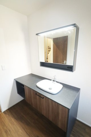 郡山市安積町荒井字安倍　　　　1号棟　　　安積第1小学校、安積中学区　の洗面所