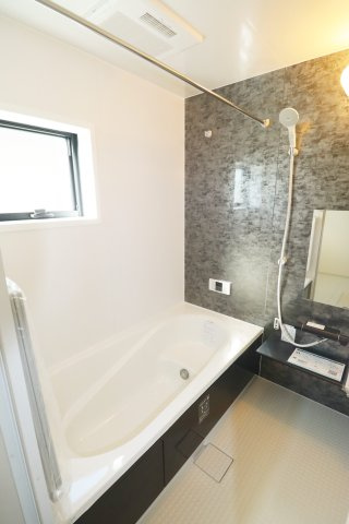 郡山市安積町荒井字安倍　　　　1号棟　　　安積第1小学校、安積中学区　の浴室