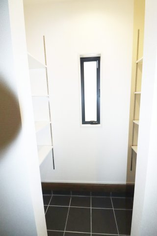 郡山市安積町荒井字安倍　　　　1号棟　　　安積第1小学校、安積中学区　の玄関