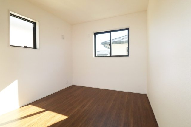 郡山市安積町荒井字安倍　　　　1号棟　　　安積第1小学校、安積中学区　の洋室