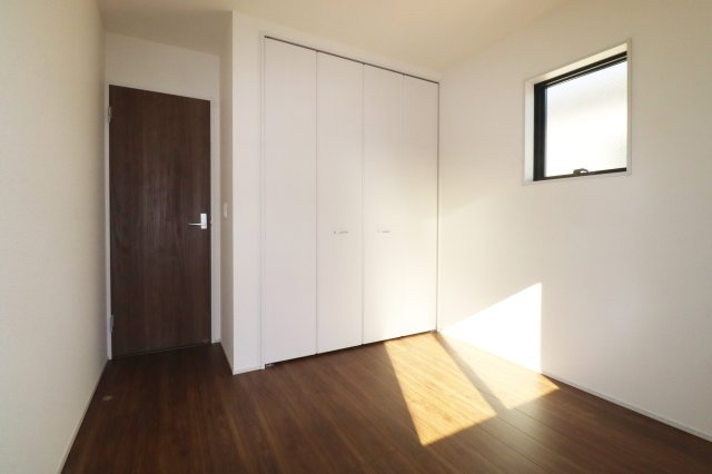 郡山市安積町荒井字安倍　　　　1号棟　　　安積第1小学校、安積中学区　の洋室