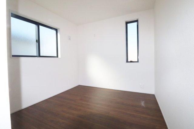 郡山市安積町荒井字安倍　　　　1号棟　　　安積第1小学校、安積中学区　の洋室