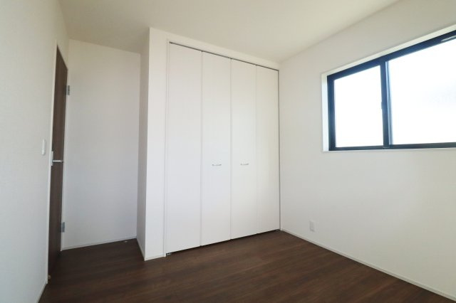 郡山市安積町荒井字安倍　　　　1号棟　　　安積第1小学校、安積中学区　の洋室