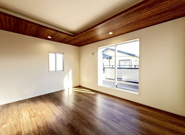 【洋室】 | 志木市下宗岡4丁目　新築一戸建住宅　全1棟　(志木本店) | 洋室8.1帖／間接照明付きの折上天井。