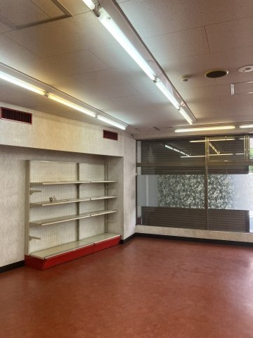 山六ビルのロビー|毎日通るロビーはこのようになっています