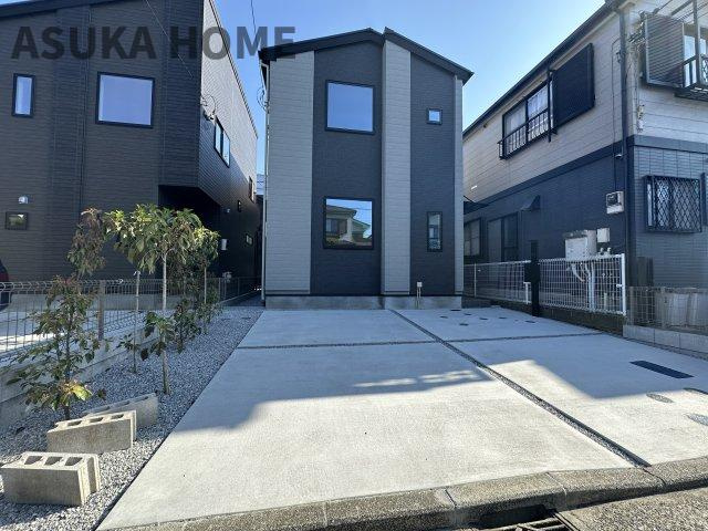 金沢区能見台通の駐車場|家の前のカースペースは並列で2台駐車可能です♪
