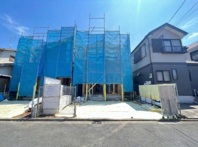 金沢区能見台通のその他|ただいま建築中でございます。車が2台並列で駐車できます。これは嬉しいポイントですね。