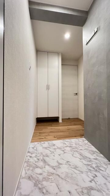 クリスタルコート大山の玄関