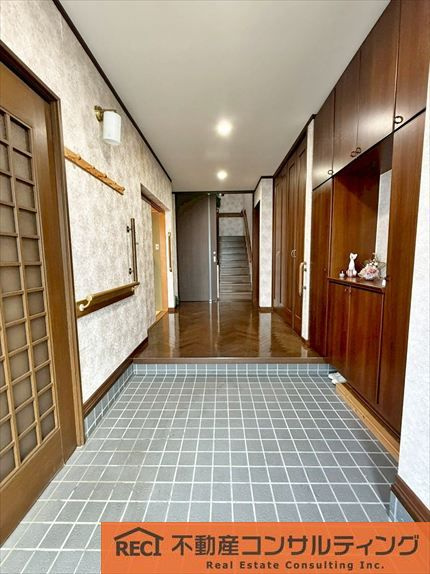 西宮市上田東町　中古戸建の玄関