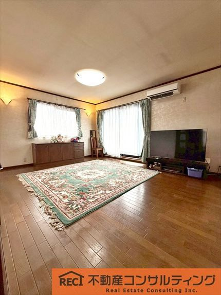 西宮市上田東町　中古戸建の居間・リビング