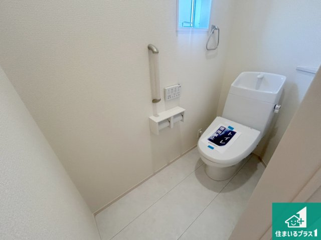 西宮市段上町　新築一戸建てのトイレ|1・2階の2ヶ所にあるので、朝の忙しい時間の順番待ちもなく、深夜の利用にも大変便利です。