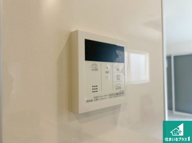 西宮市段上町　新築一戸建ての発電・温水設備|給湯器リモコン（LDK側）ボタン一つでお風呂のお湯はり・追い炊き可能！便利な呼び出し機能付き！表示文字が大きく読みやすい有機ＥＬを採用！どの角度からも見やすくなっています。