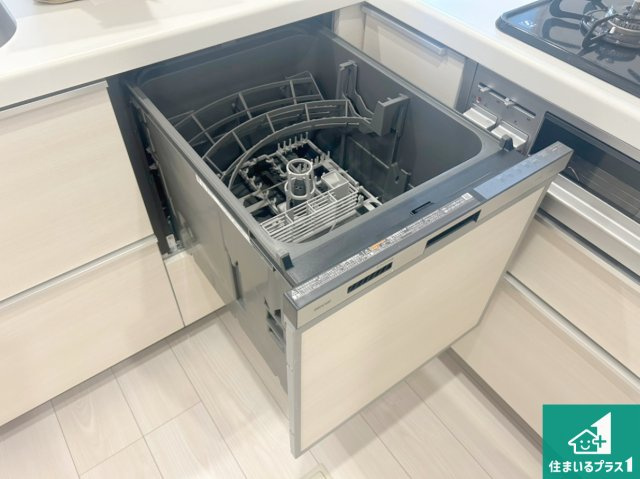 西宮市段上町　新築一戸建ての設備|食事後の一仕事、食器洗いをボタン一つでお任せできちゃいます！場所を取らないビルトイン式なので、お料理スペースもしっかり確保！