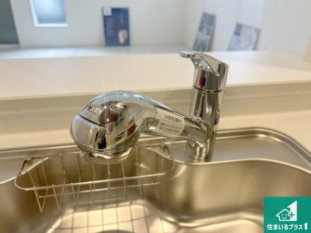 西宮市段上町　新築一戸建ての設備|浄水器を内蔵！炊飯時、お茶を作る時に安心してお水を使えます！お湯と冷水、浄水と原水、シャワーの切替えもワンタッチです！