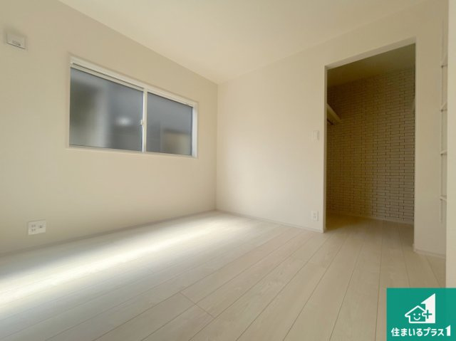 西宮市段上町　新築一戸建ての洋室|シンプルな洋室は、自分好みのインテリアが楽しめます♪ご家族とインテリアや家具を選びに行くのは新築購入時の醍醐味の一つです。ぜひお楽しみください♪