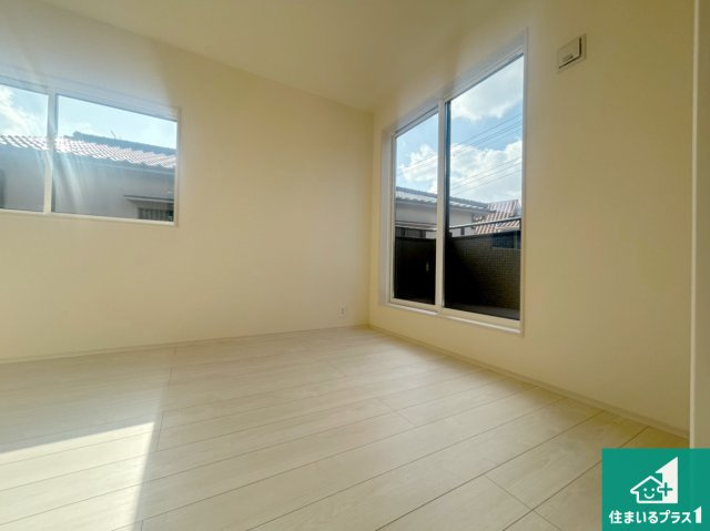 西宮市段上町　新築一戸建ての洋室|シンプルな洋室は、自分好みのインテリアが楽しめます♪ご家族とインテリアや家具を選びに行くのは新築購入時の醍醐味の一つです。ぜひお楽しみください♪