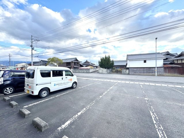 フォブール本大の駐車場