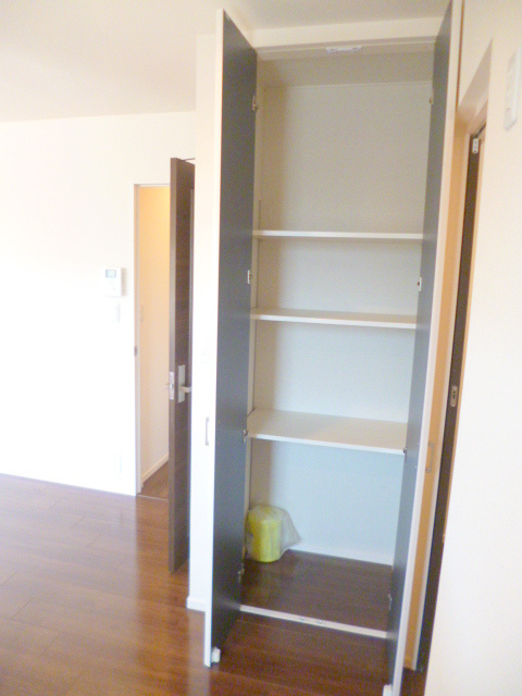 エスポワール宮前の内装|★キッチン横にも収納ございます★