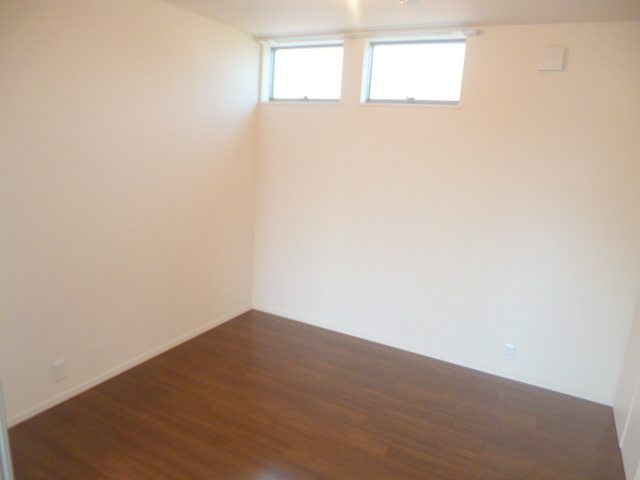 エスポワール宮前の洋室|★居室にも窓からの採光があります★