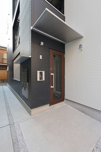 福岡市東区和白４丁目のアパートのエントランス
