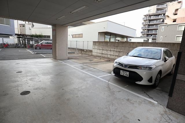 サヴォイザ・ブルネット　4階の駐車場