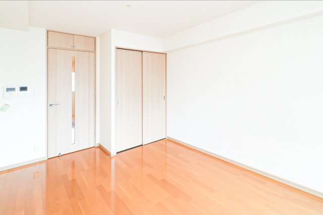 サヴォイザ・ブルネット　4階の居間・リビング|別号室のものになります。現状優先。
出窓がございます。