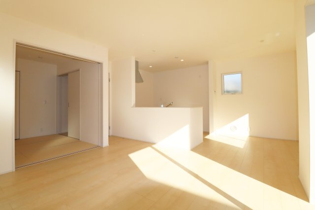 郡山市安積町荒井字安倍　　　　2号棟　　　安積第1小学校、安積中学区　の居間・リビング