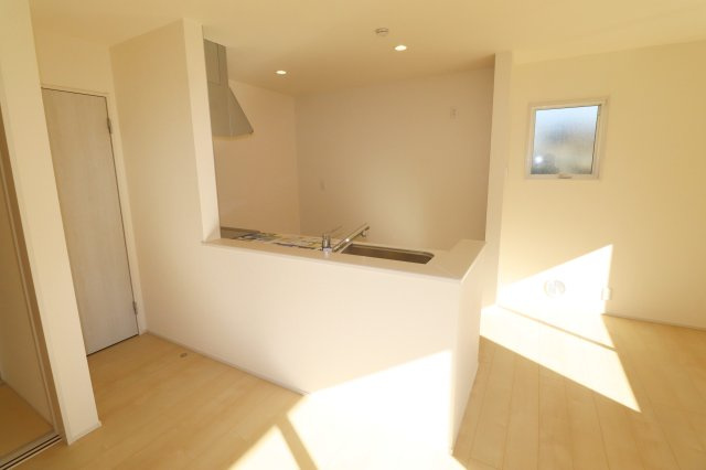 郡山市安積町荒井字安倍　　　　2号棟　　　安積第1小学校、安積中学区　のキッチン