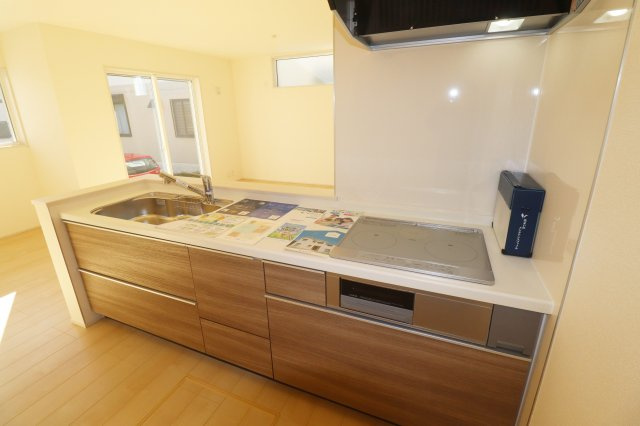 郡山市安積町荒井字安倍　　　　2号棟　　　安積第1小学校、安積中学区　のキッチン