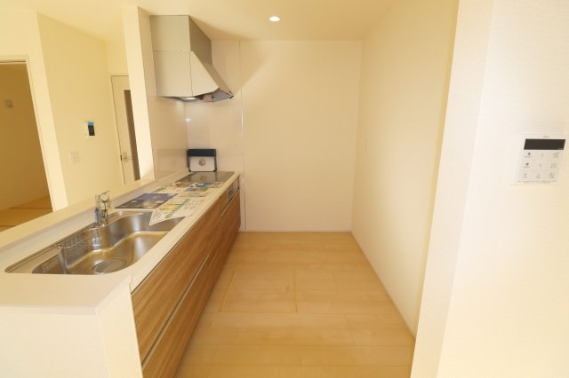 郡山市安積町荒井字安倍　　　　2号棟　　　安積第1小学校、安積中学区　のキッチン