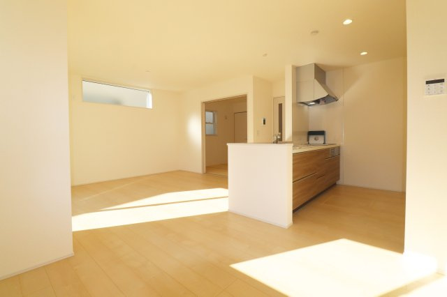 郡山市安積町荒井字安倍　　　　2号棟　　　安積第1小学校、安積中学区　の居間・リビング